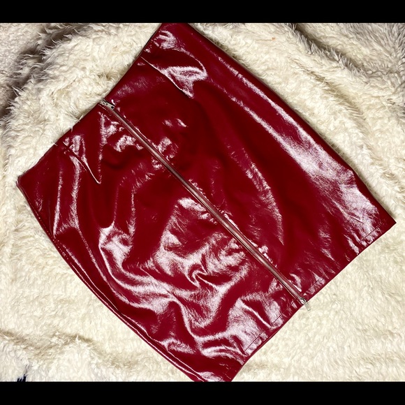 SOLD Plus Zipped Faux Leather Pencil Skirt - Picture 4 of 5